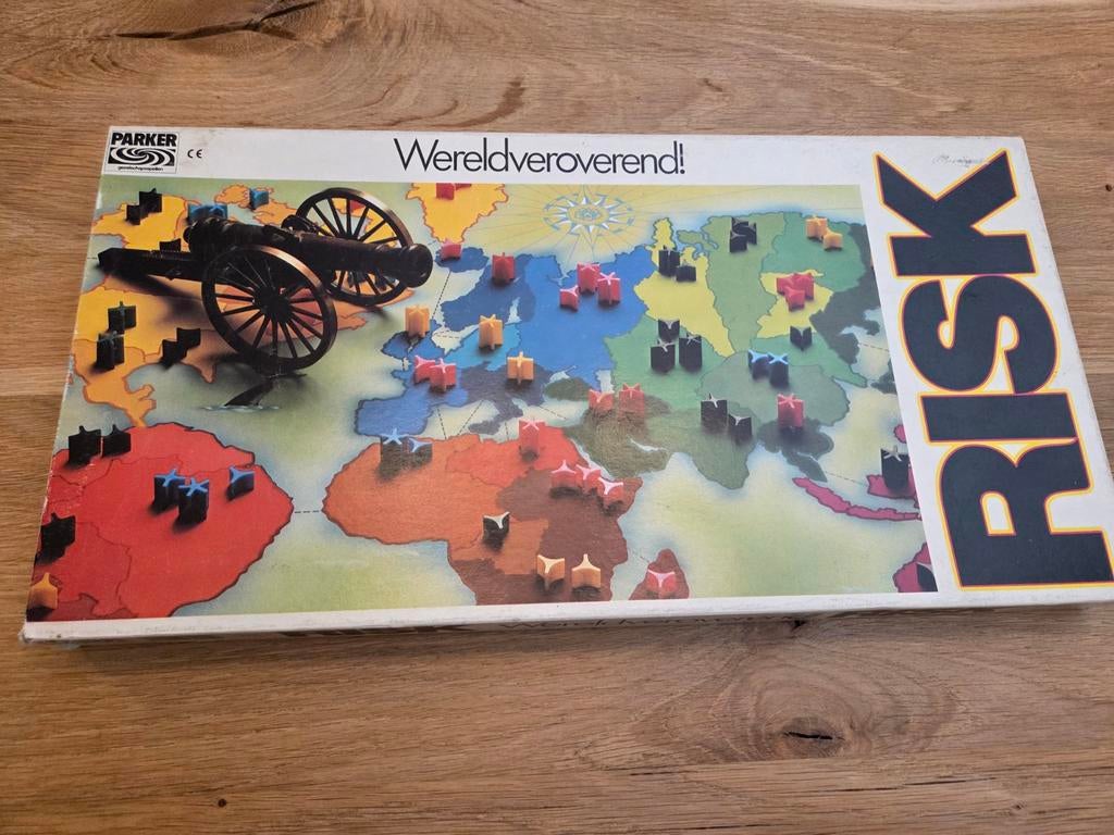 Risk bordspel wit, Hobby en Vrije tijd, Gezelschapsspellen | Bordspellen, Ophalen of Verzenden, Zo goed als nieuw