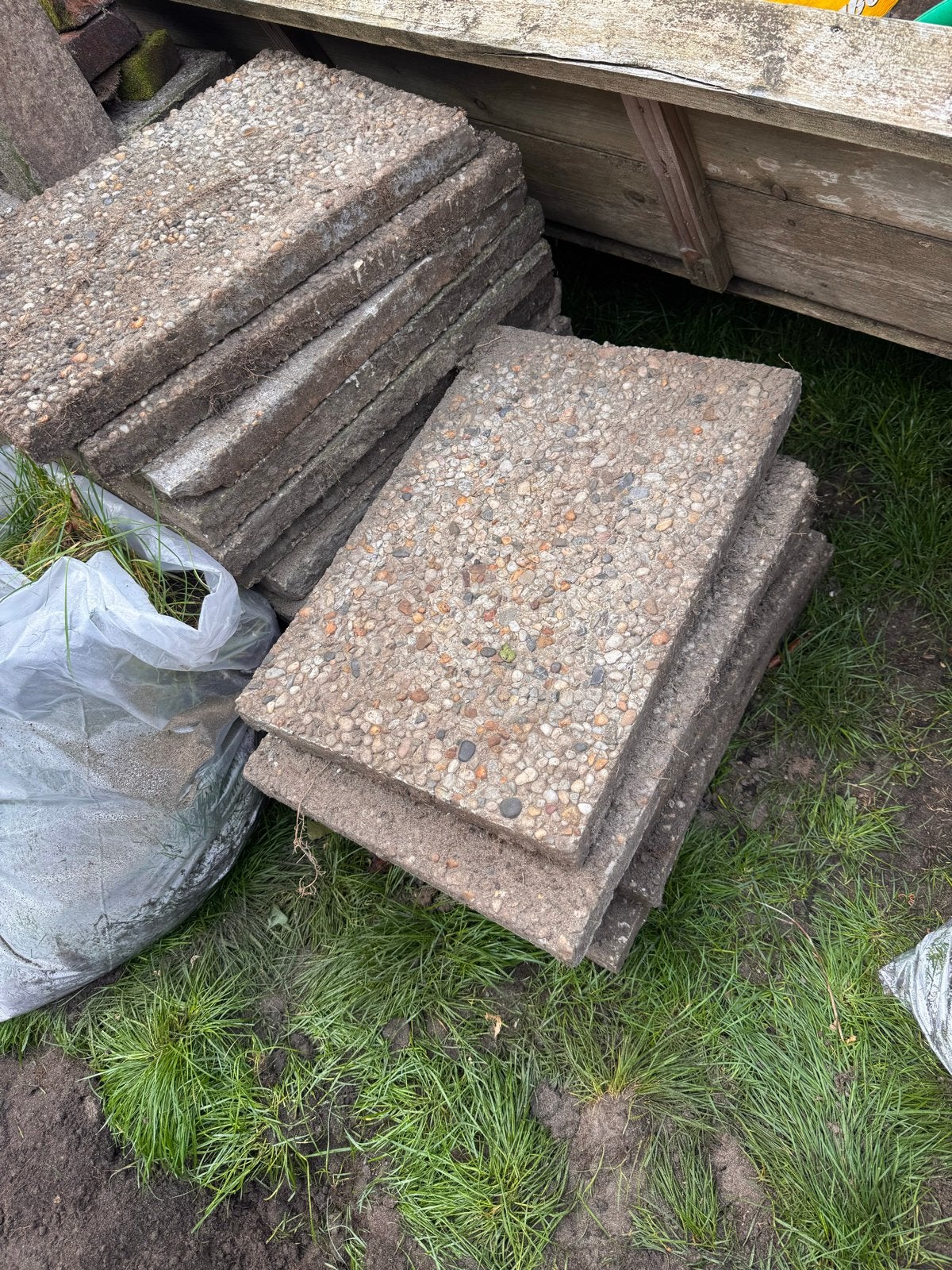 Gebruikte terrastegels van beton gratis, Tuin en Terras, Gebruikt, Ophalen of Verzenden, 10 m² of meer, Beton