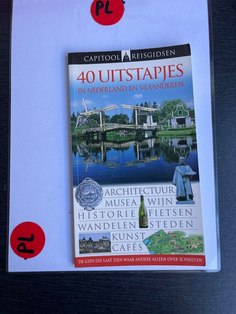 Capitool Reisgidsen: 40 Uitstapjes Nederland en Vlaanderen, Boeken, Reisgidsen, Capitool, Ophalen of Verzenden, Zo goed als nieuw