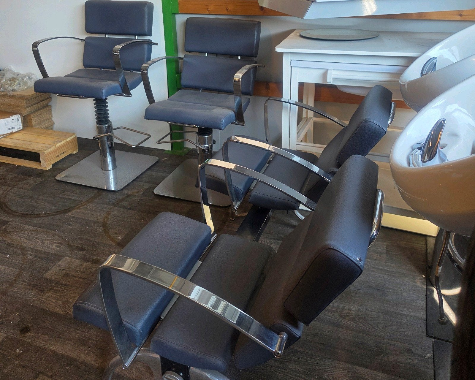 kapper inventaris  wasbak | stoelen |, Ophalen of Verzenden