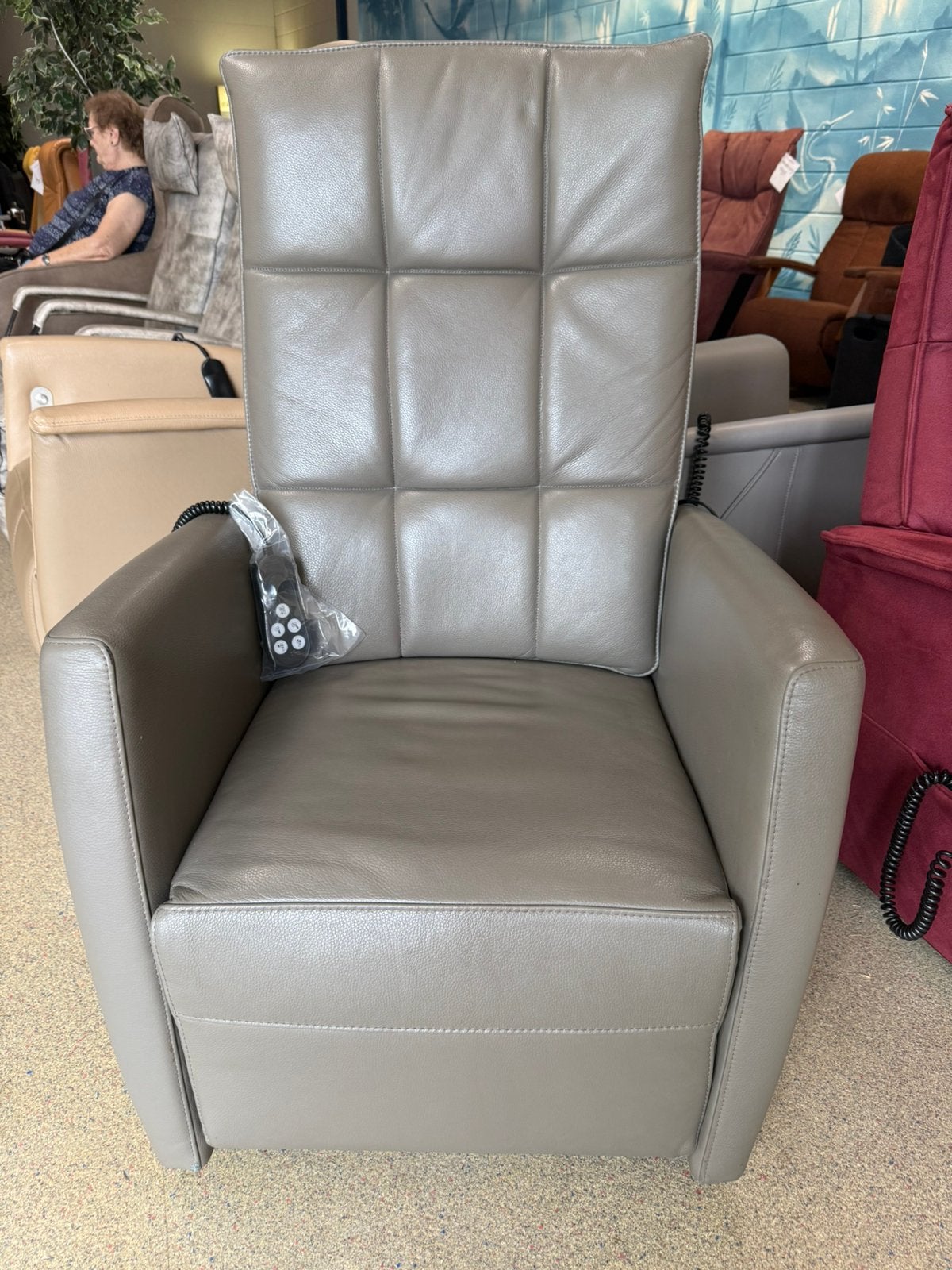 De Toekomst sta op stoel relax fauteuil gratis bezorging, Ophalen of Verzenden, Zo goed als nieuw, Leer, Ruim 100 stoelen in alle maten en kleuren