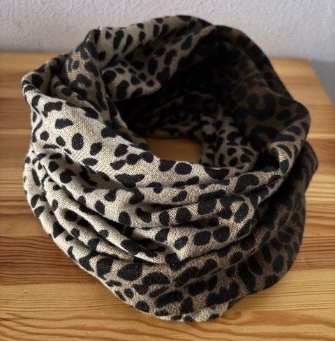 Panter print Beanie - one size - rekbaar - nieuw, Ophalen of Verzenden, Nieuw, Maat 38/40 (M), Muts