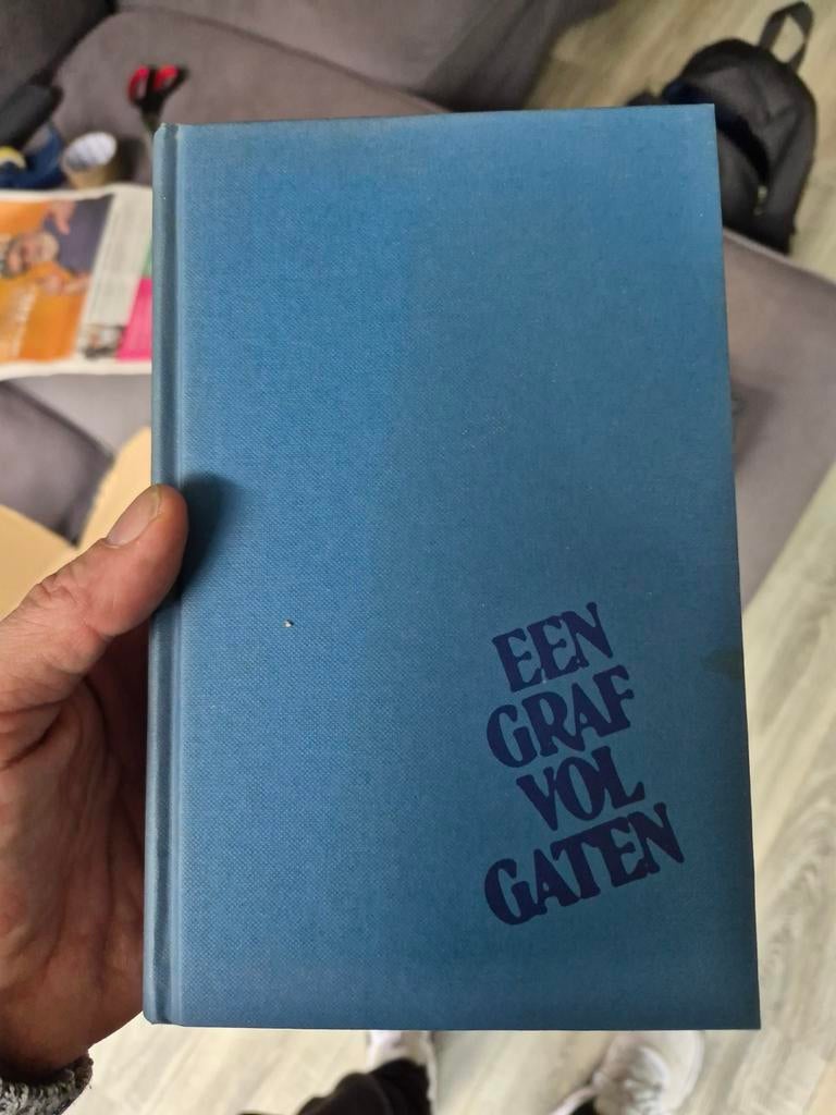Een Graf Vol Gaten - Boek, Ophalen of Verzenden, Gelezen, Onbekend, Nederland