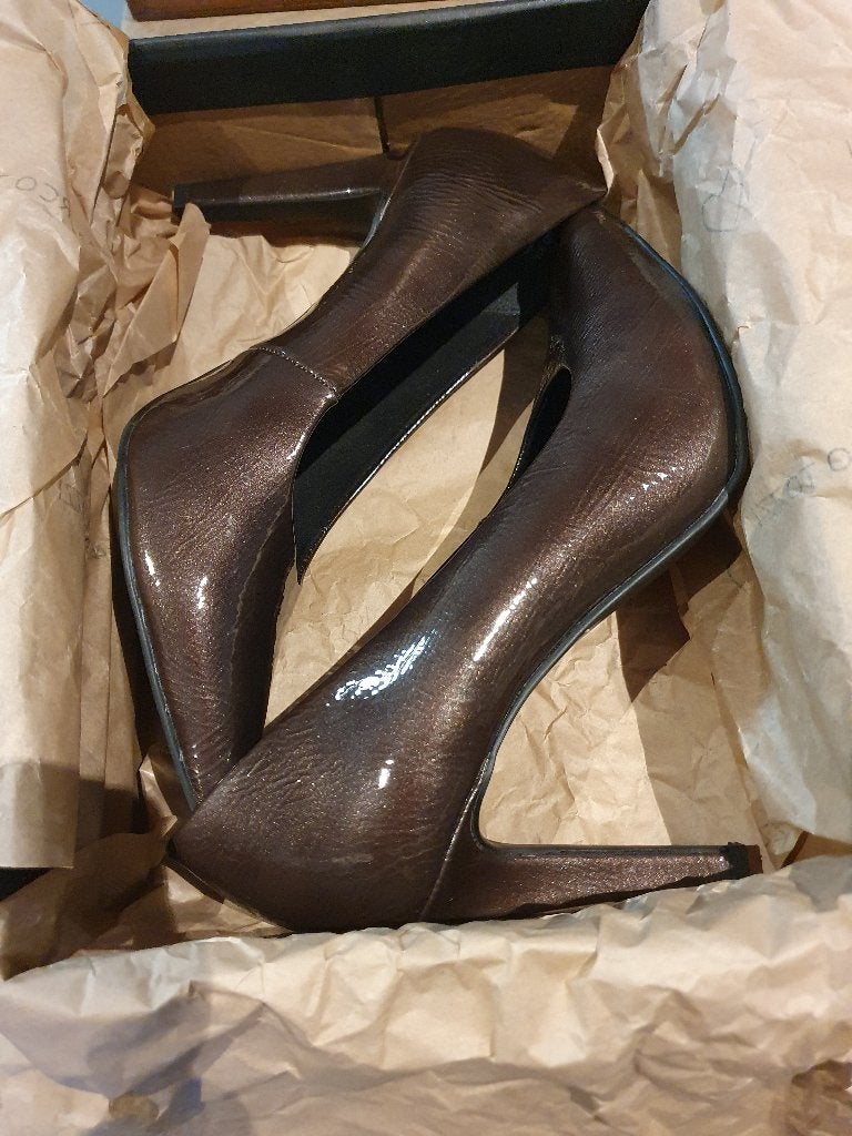 NIEUWE LAK PUMPS, Pumps, Bruin, Nieuw, Ophalen of Verzenden