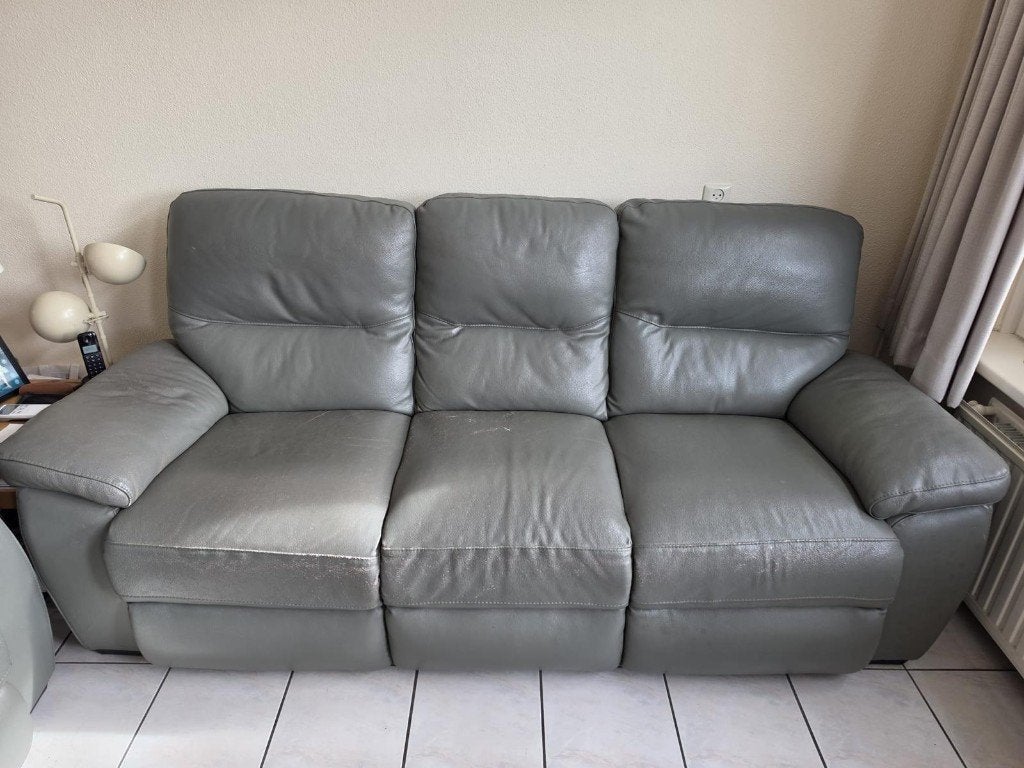Comfortabele 2- en 3-zits  groene banken van leer, Gebruikt, Modern comfort, Ophalen of Verzenden, Rechte bank
