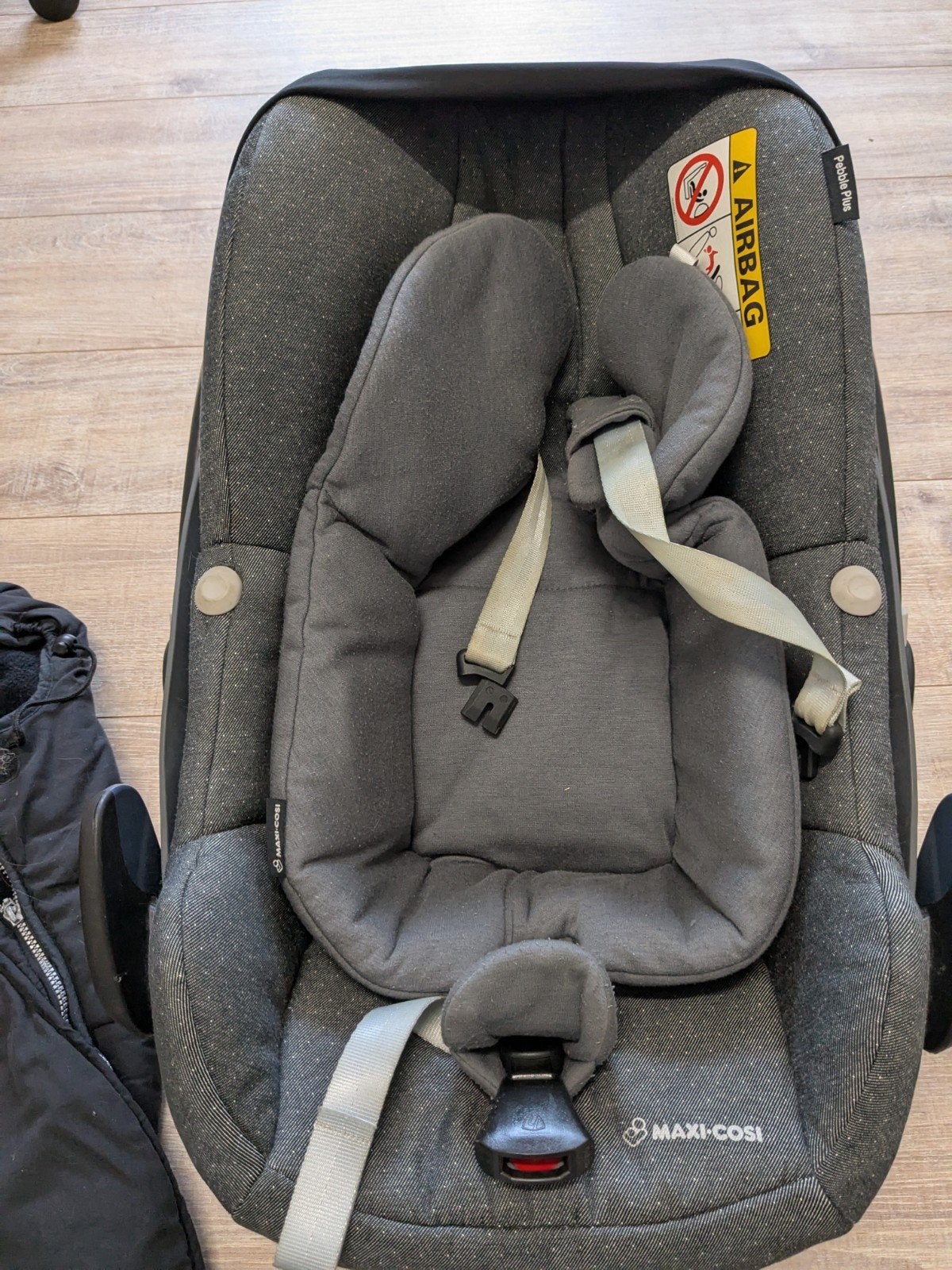 Maxi-Cosi Pebble Plus  met verkleiner en voetenzakke, Ophalen, Autogordel of Isofix, Gebruikt, 0 t/m 13 kg
