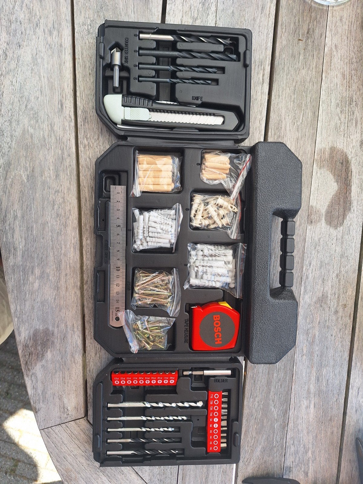 Bosch Gereedschapsset met boren, bits, bevestigingsmateriaa, Ophalen of Verzenden, Zo goed als nieuw, Gereedschapsset, Bosch