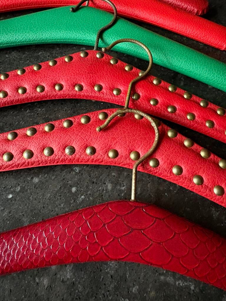 6 Vintage 1960 /1970 boetiek kledinghangers met studs- retro, Gebruikt, Minder dan 100 cm, 25 tot 50 cm, 50 tot 100 cm