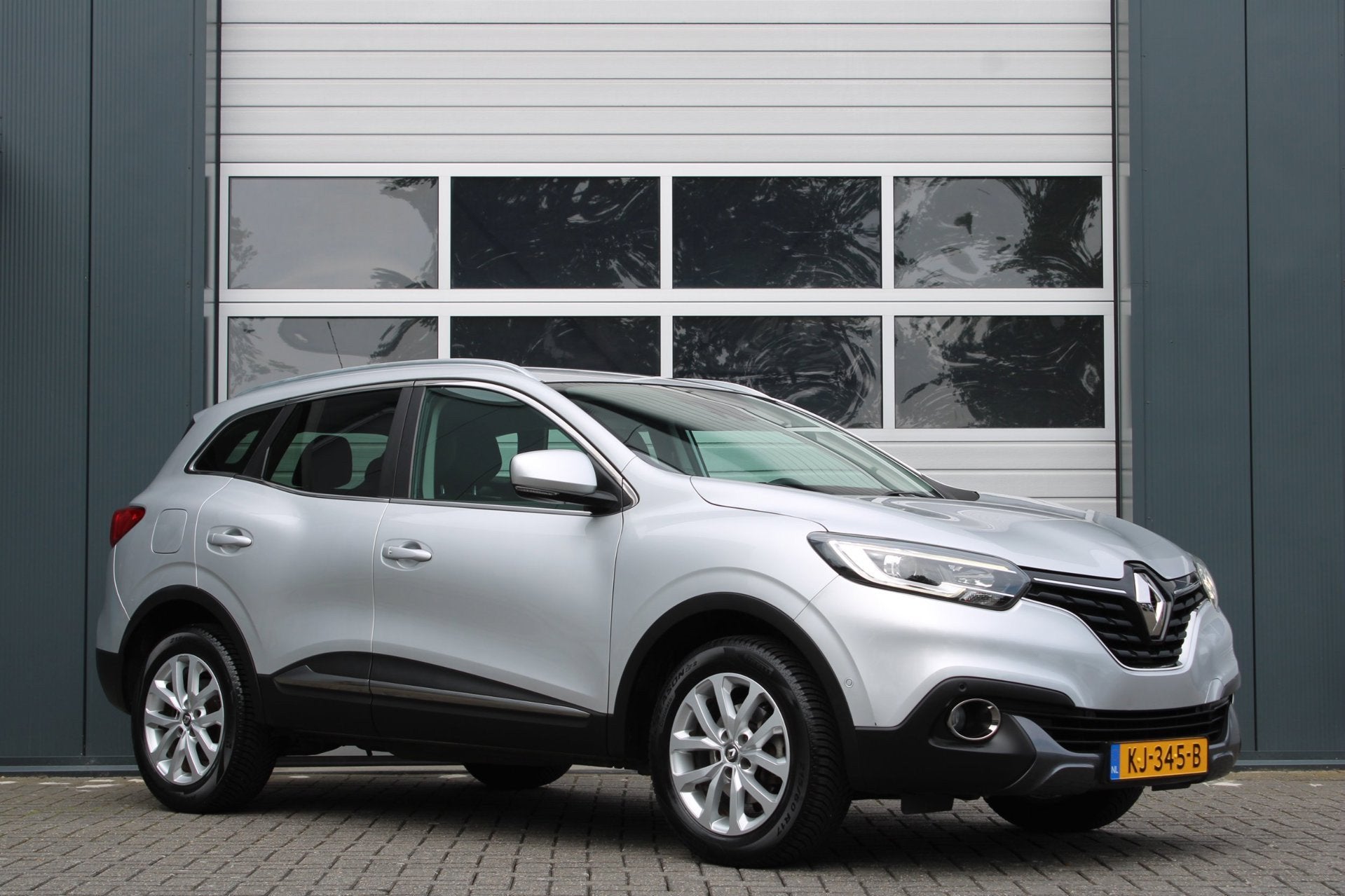 Renault Kadjar 1.2 TCe Intens Automaat Cruise/Camera/Keyless, Auto's, Gebruikt, 4 cilinders, Leder en Stof, Origineel Nederlands
