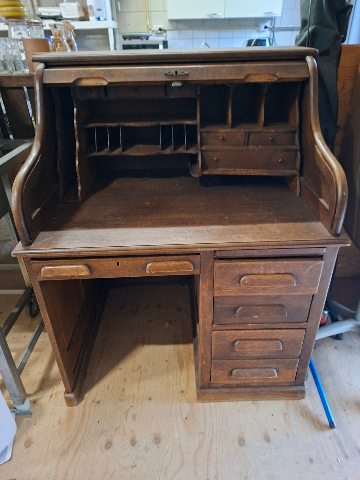 Antiek rolluikbureau van eikenhout, Ophalen