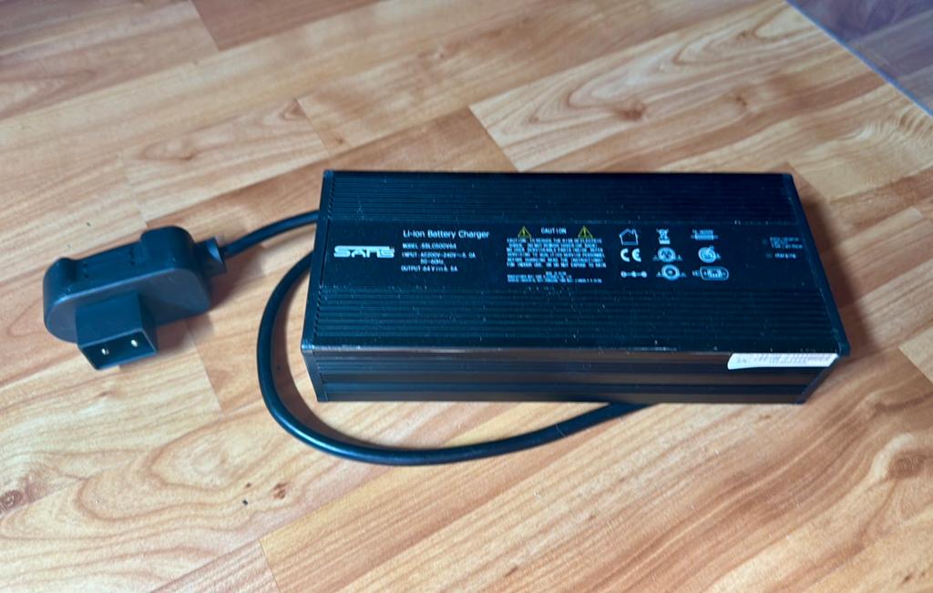 Ecooter E2 Acculader 64 volt, Ophalen of Verzenden, Zo goed als nieuw, Overige typen, Overige merken