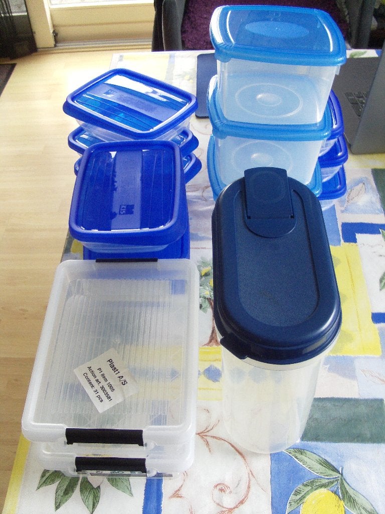 I.V.M.VERHUIZING PLASTIC BAKJES, Ophalen, Zo goed als nieuw