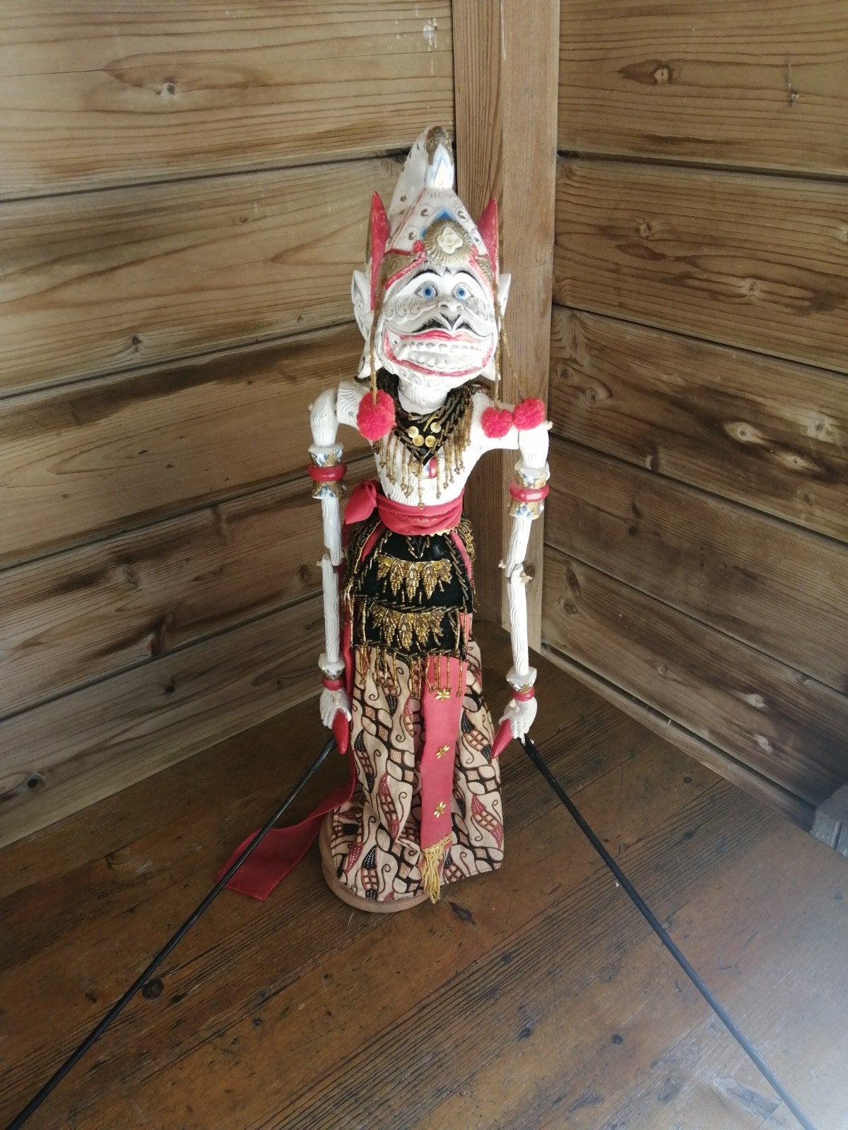 Set van 2 Wayang Golek en Wayang Kulit poppen uit Indonesië, Antiek en Kunst, Kunst | Niet-Westerse kunst, Hout, Wit, Ophalen of Verzenden