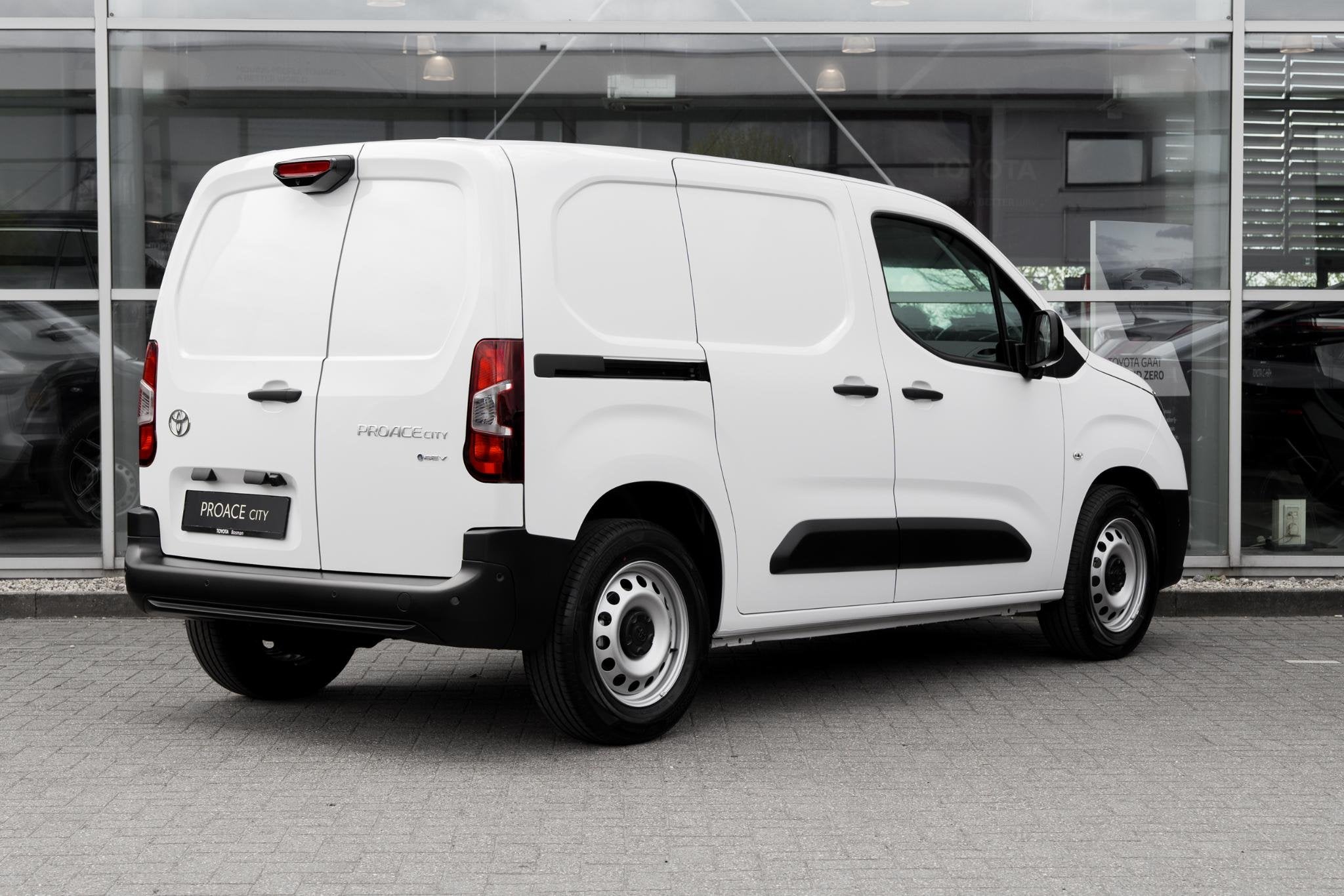 Toyota PROACE CITY Electric 10th Anniversary 50 kWh, Gebruikt, 750 kg, Wit, 1565 kg