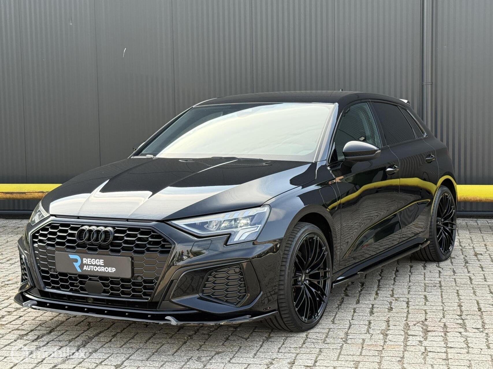 Audi A3 Sportback 40 TFSI e S-Line S3 PAKKET | ABT | MAXTON, Auto's, Audi, Gebruikt, 4 cilinders, Zwart, 71 km/l