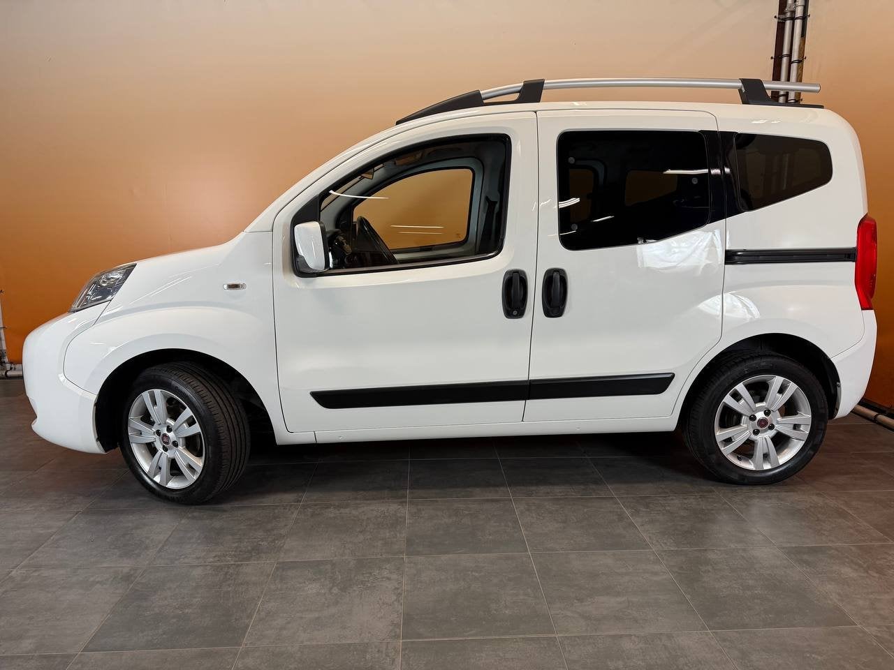 Fiat Qubo 1.4 Dynamic | lage km stand | roofrails | trekhaak, Auto's, Voorwielaandrijving, Dealer onderhouden, Stof, 4 cilinders