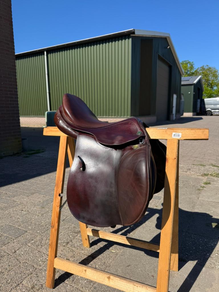 Prestige spring zadel 16,5 inch, Dieren en Toebehoren, Paarden en Pony's | Zadels, Ophalen, Zo goed als nieuw, Springen
