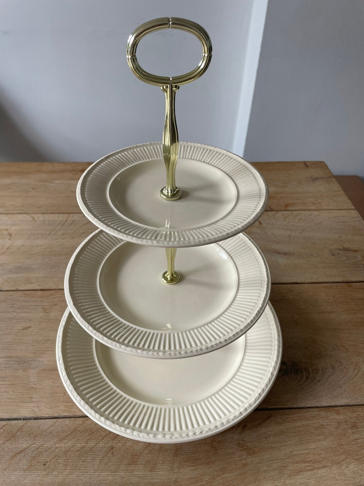Wedgwood Edme 3-laags etagère – origineel Edme servies, Ophalen of Verzenden, Zo goed als nieuw, Aardewerk, Bord(en)