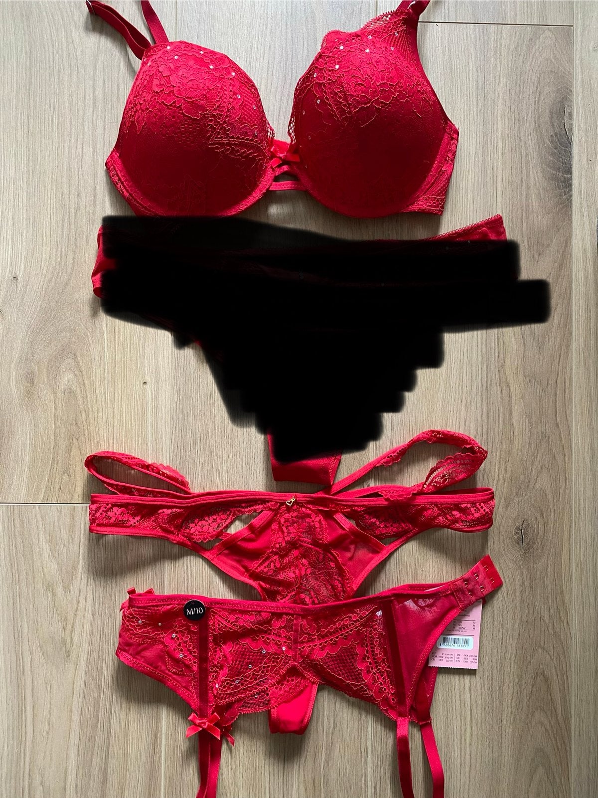 Nieuw hunkemoller bh 75D string jarretels set L M, Ophalen of Verzenden, Rood, Setje