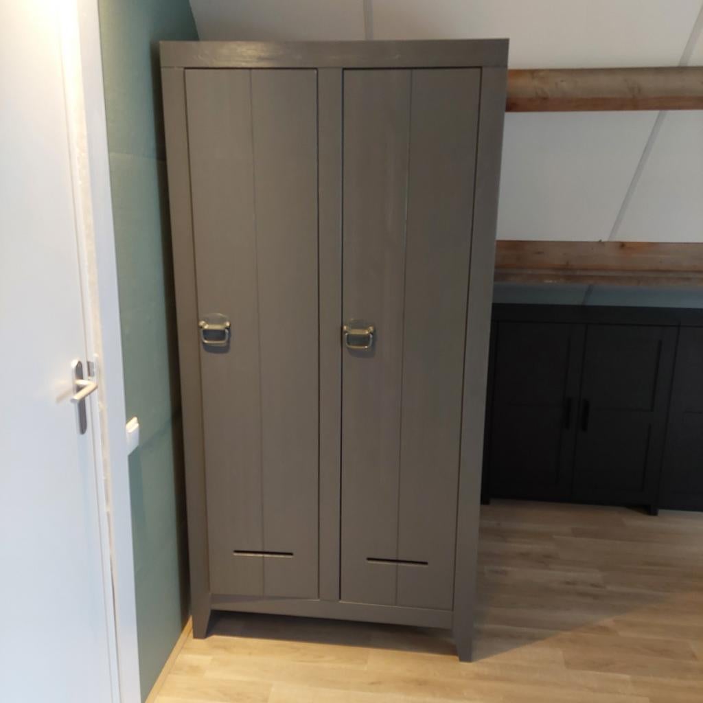 Grijze kledingkast Woood Dennis - Zo goed als nieuw, Huis en Inrichting, Ophalen, Met deur(en), 50 tot 100 cm, Zo goed als nieuw