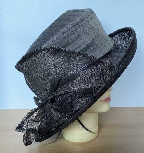 Kay Bee hoed maat 56 [nr1] bruin, Kleding | Dames, Ophalen of Verzenden, Zo goed als nieuw, 56 of 57 cm (M, 7 of 7⅛ inch), Hoed