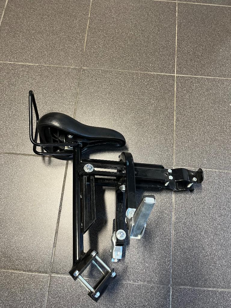 Zadel op stang model damesfiets (kinderzitje), Ophalen, Gebruikt, Voetsteuntjes