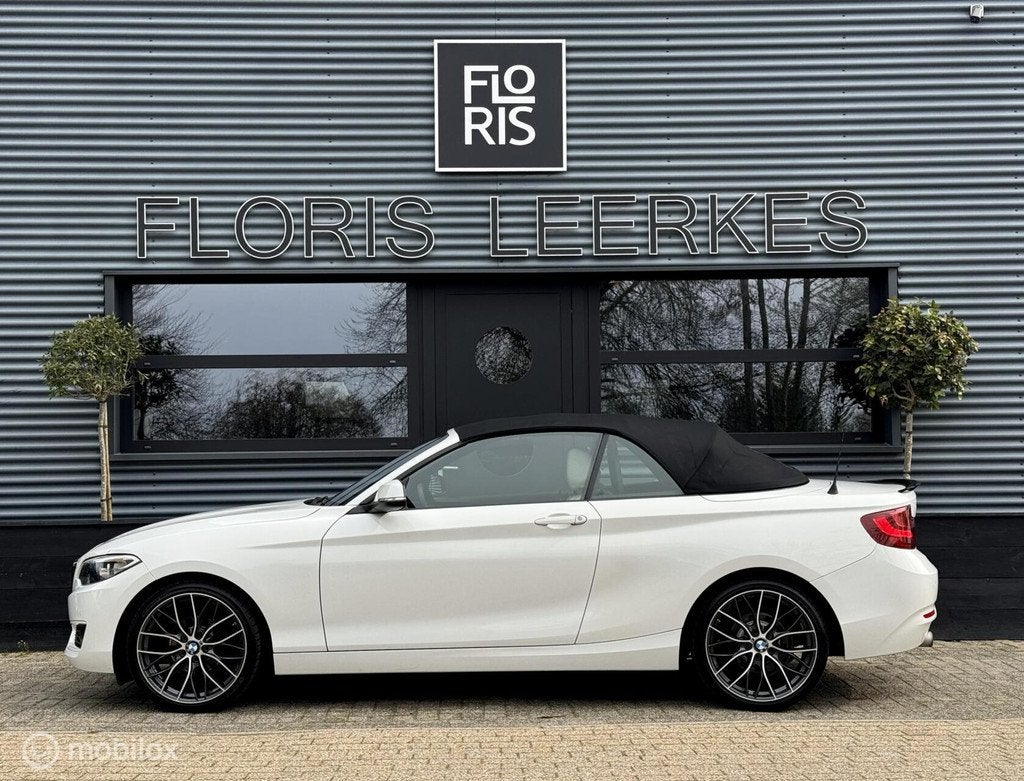 BMW 2-serie Cabrio 218i | Sport | Beige Leer | Navi | 19'', Auto's, BMW, Gebruikt, Cabriolet, 4 stoelen, Wit