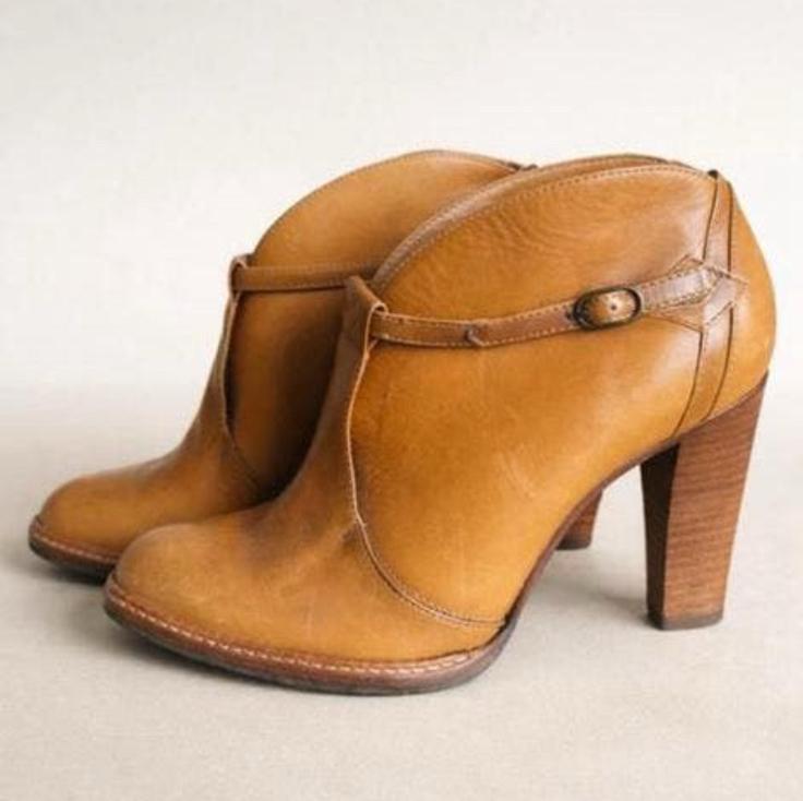 Hugo Boss leren enkellaarsjes cognac maat 39, Kleding | Dames, Schoenen, Ophalen of Verzenden, Nieuw, Bruin