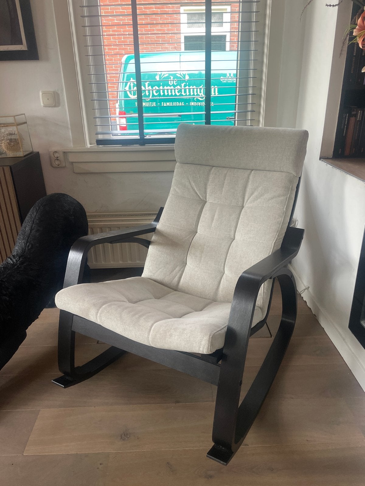 Comfortabele schommelstoel met lichte bekleding, Huis en Inrichting, Overige kleuren, Ophalen of Verzenden, Zo goed als nieuw
