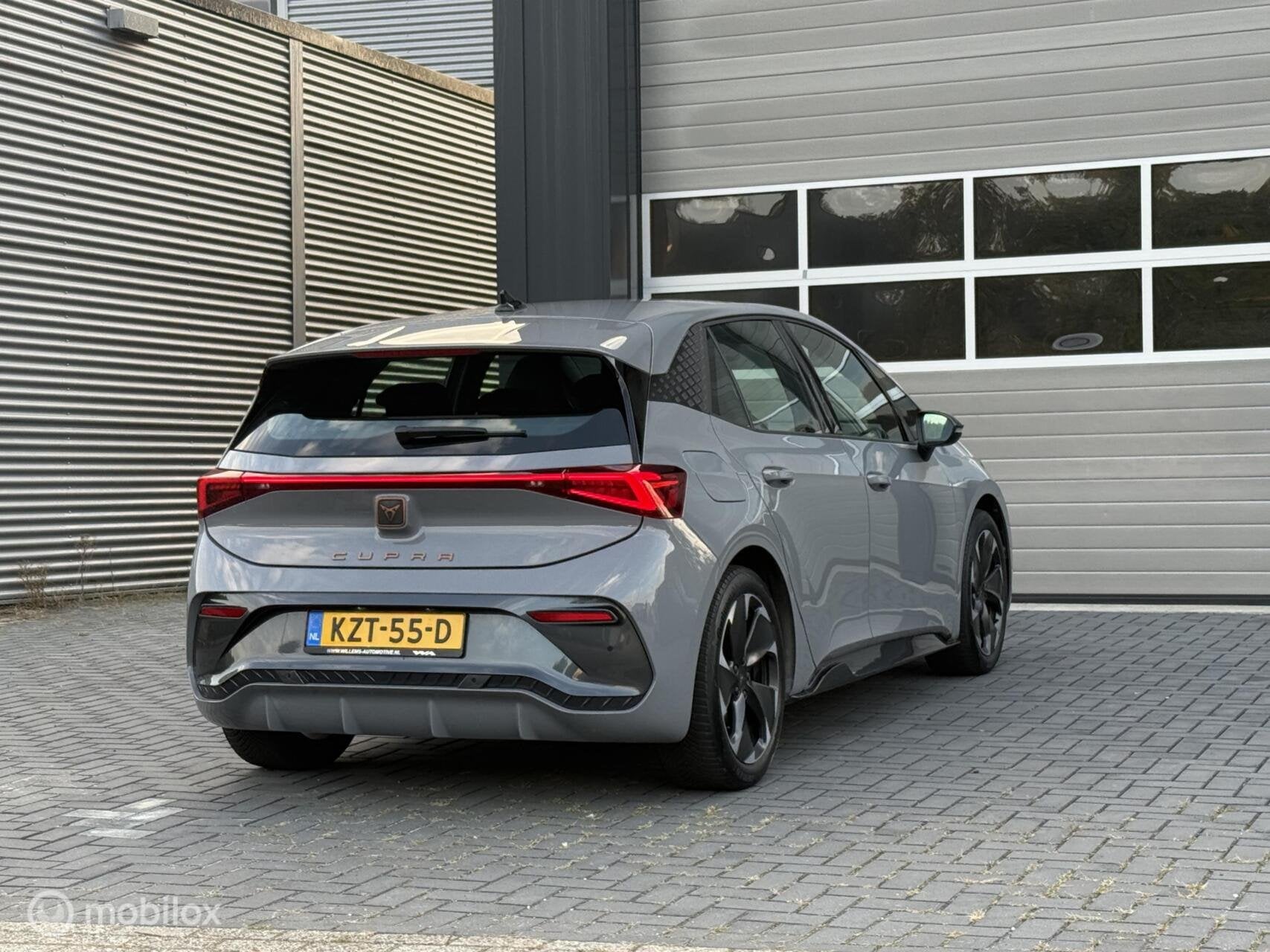 CUPRA Born Impulse 62 kWh 204PK Vapor Grey|19'inch|SOH96%, Auto's, Automaat, 34 min, Zwart, 375 min