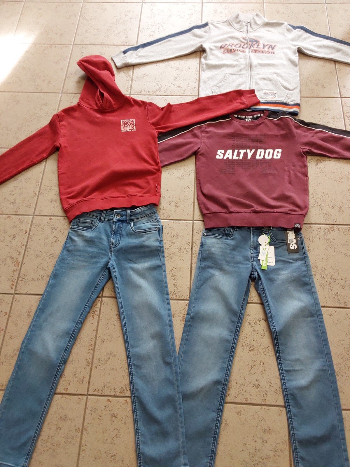 2 Spijkerbroeken, mt. 146 , Nieuw en 2 Sweaters en 1 Vest,, Ophalen of Verzenden, Zo goed als nieuw, Maat 146