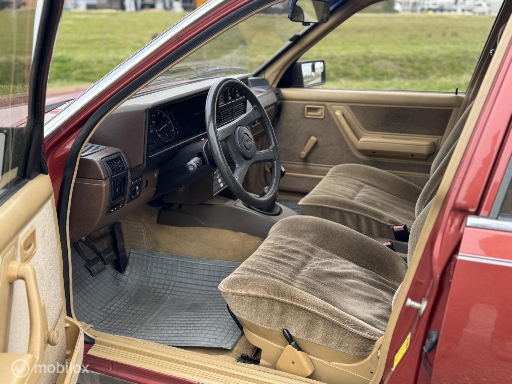 Opel Rekord GLS 2.2i, foto 3