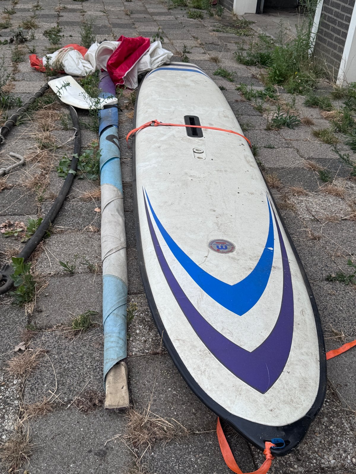 Mistral surfplank uit de jaren '80 - Compleet met zeilen, Watersport en Boten, Ophalen, Met zeil(en), Mistral, Gebruikt