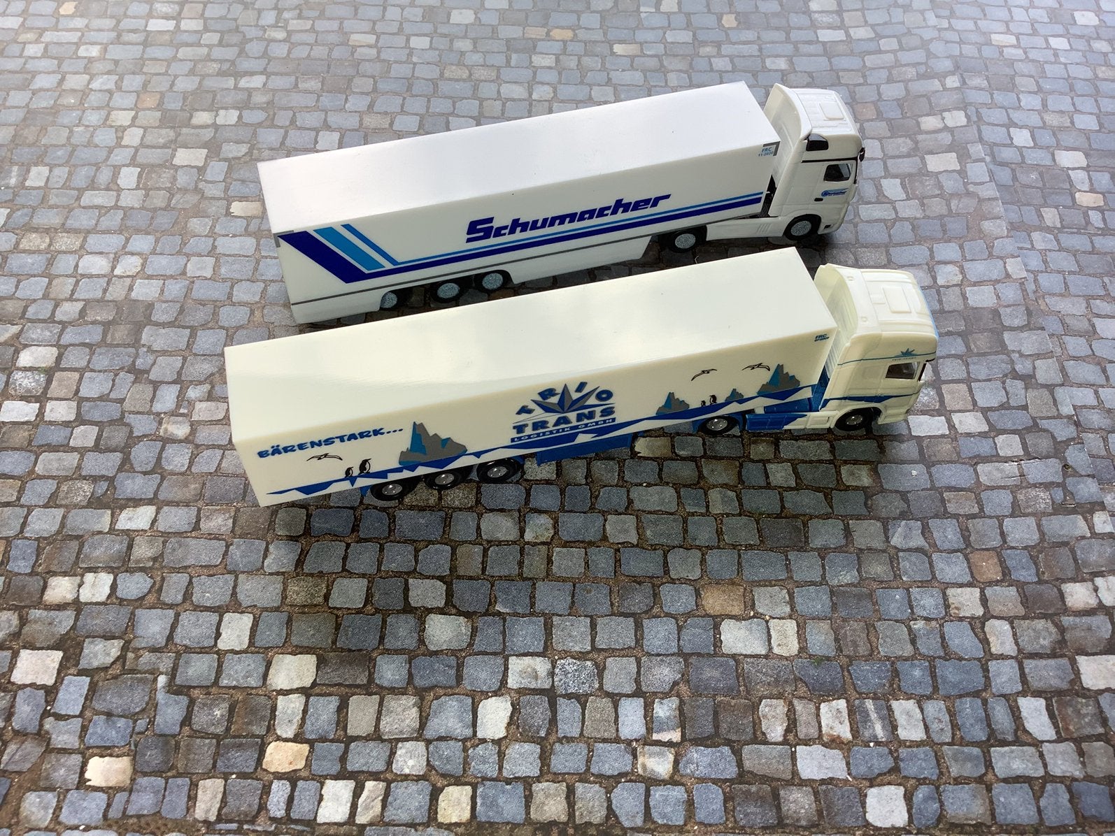 2 vrachtwagens met oplegger €25.00 no 9.   Herpa, Overige merken, Gelijkstroom of Wisselstroom, Overige typen, Ophalen of Verzenden