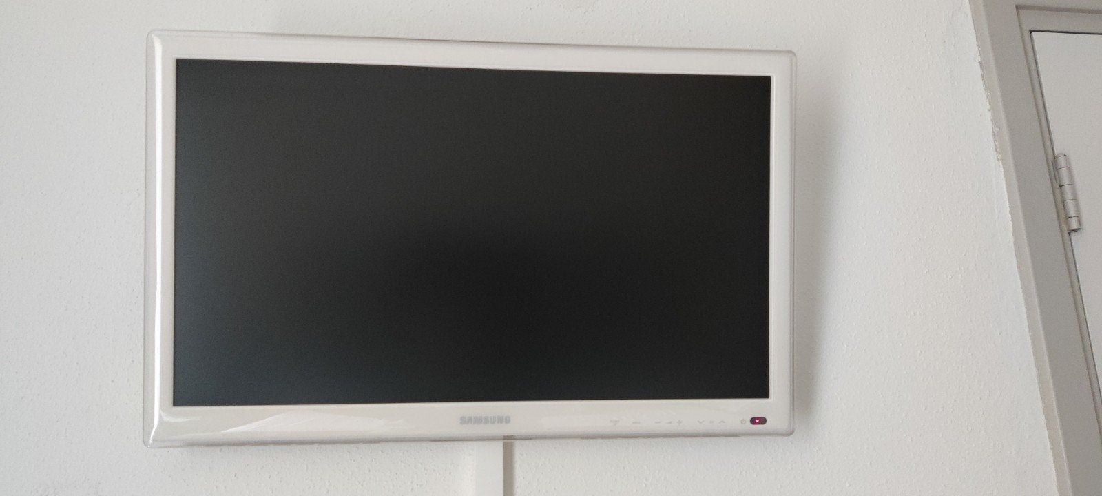 Samsung UE22D5010NW LED TV, Ophalen, LED, Zo goed als nieuw, Samsung