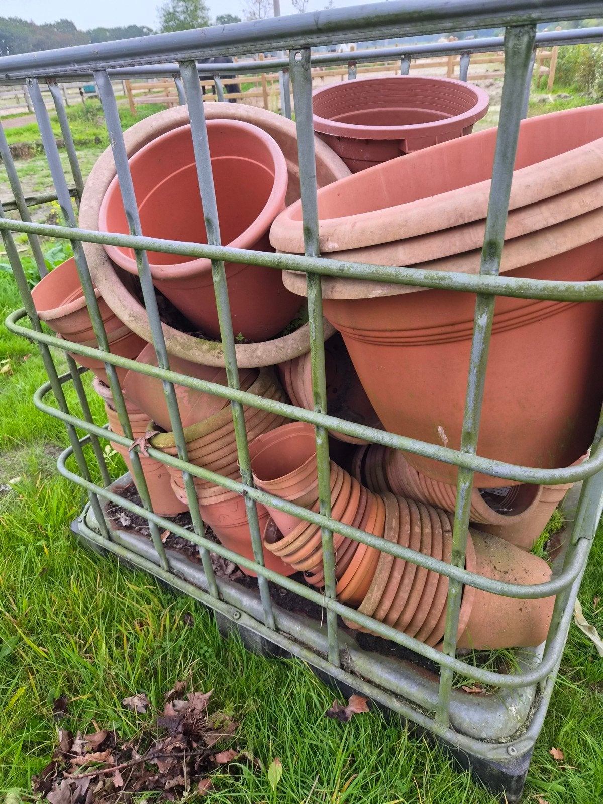 Terracotta kleurige potten, Tuin en Terras, Ophalen, Kunststof, Gebruikt, Rond