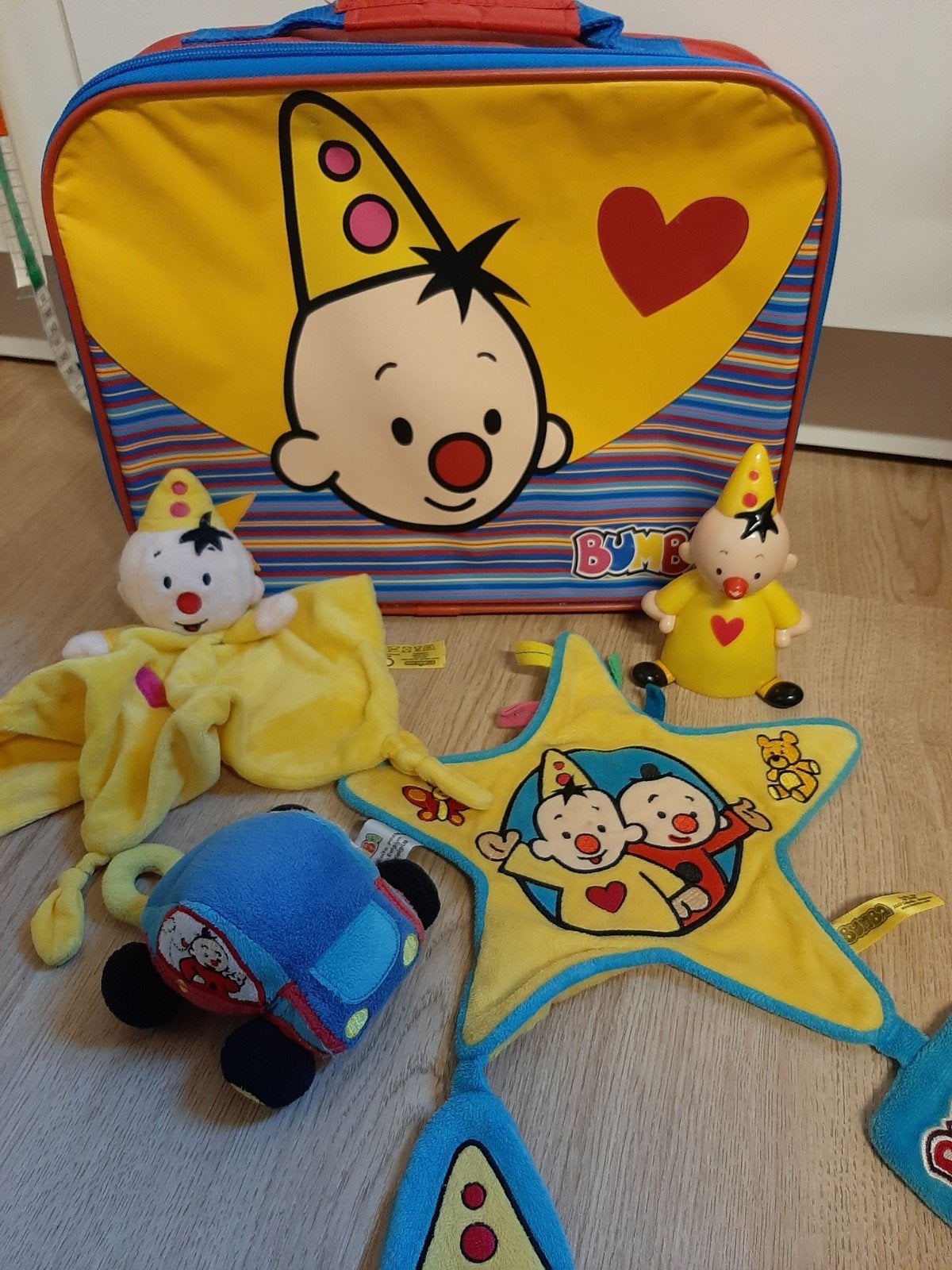 Bumba koffer met knuffeldoekje auto figuur en tuttedoek, Kinderen en Baby's, Speelgoed | Babyspeelgoed, Overige typen, Ophalen of Verzenden