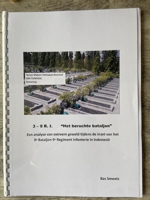 3 - 9 R.I. "Het beruchte bataljon", Boeken, Ophalen of Verzenden, Zo goed als nieuw, Landmacht, 1945 tot heden