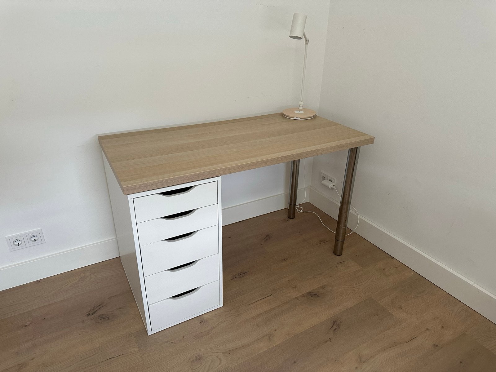 IKEA Bureau met ladeblok en verstelbare chrome poten, Ophalen, Gebruikt, Spaanplaat of MDF, In hoogte verstelbaar