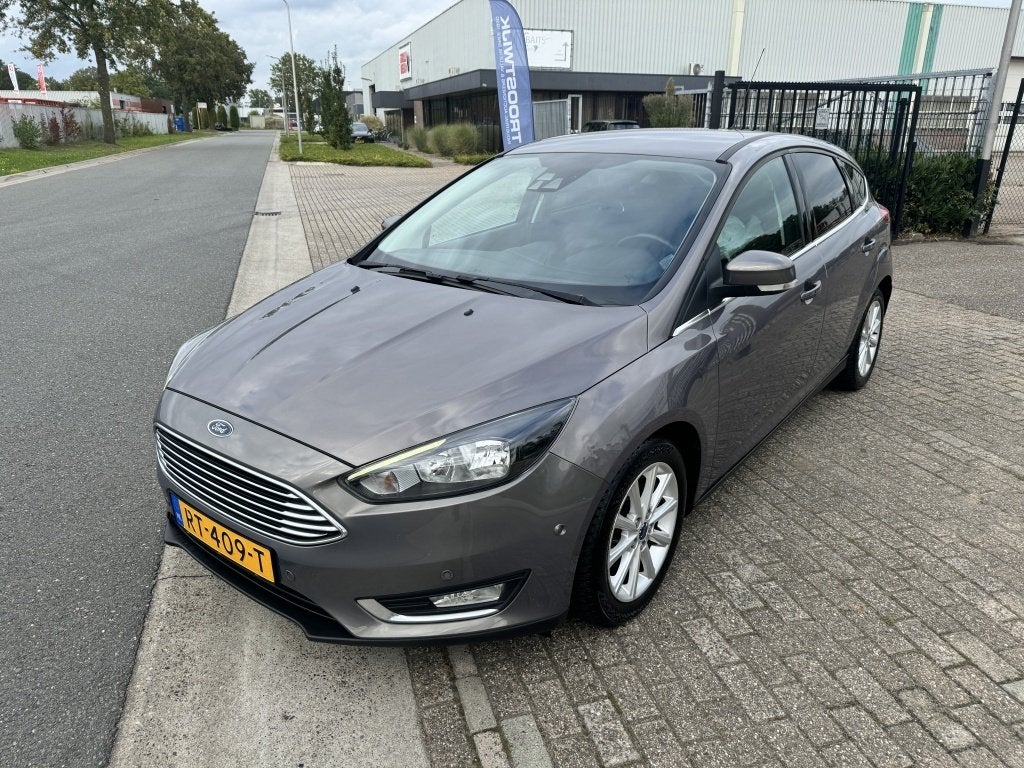 Ford Focus 1.0 First Edition*dealeronderhouden* (bj 2015), Auto's, Dealer onderhouden, Gebruikt, Euro 6, Bruin