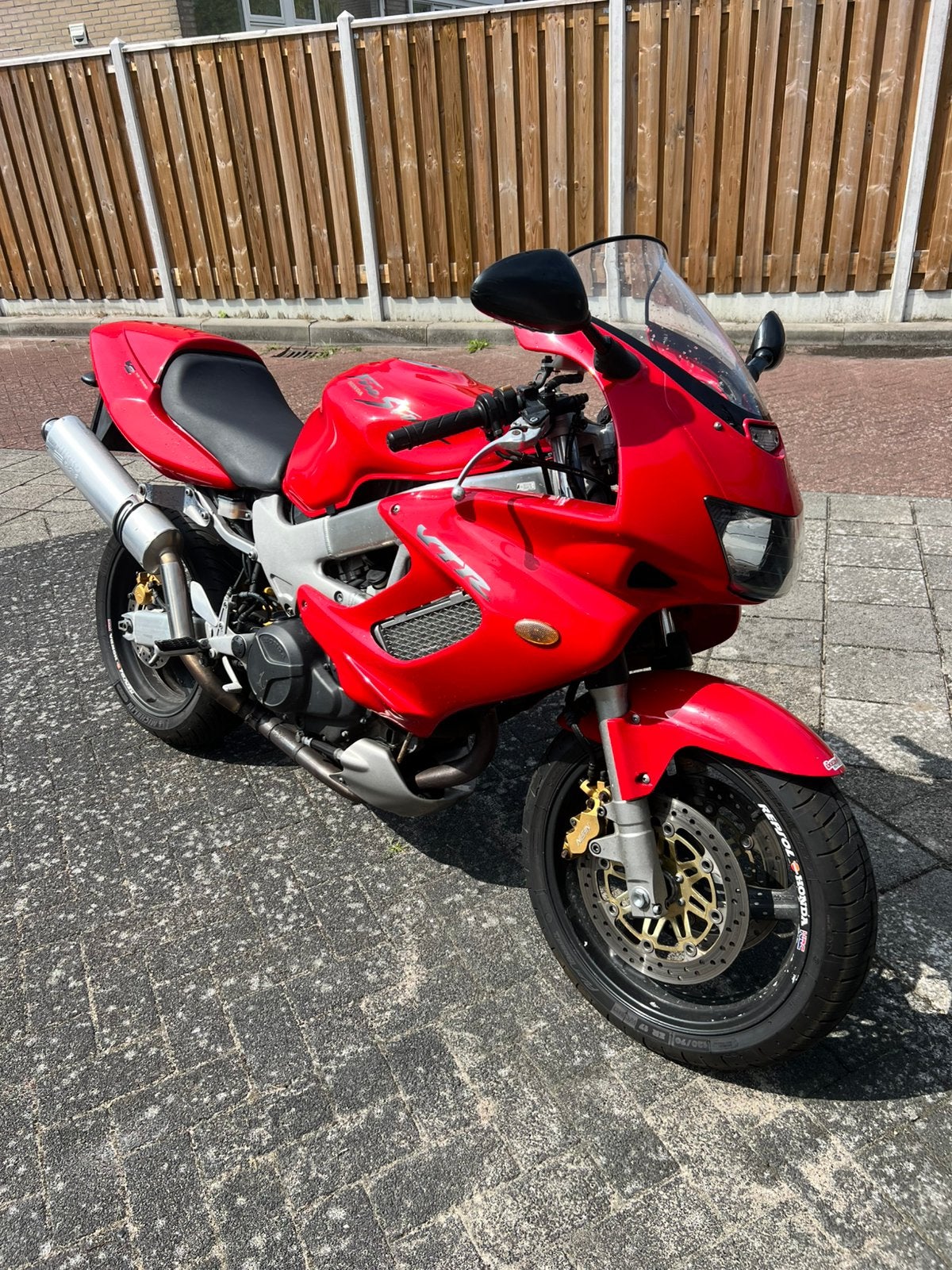 Honda VTR1000F Firestorm–rood–52.427km–2x Nikko race-uitlaat, Ophalen