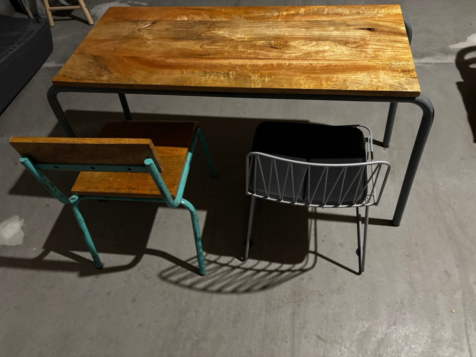 Kidsdepot tafel en stoelen kinder, Ophalen, Zo goed als nieuw, Tafel(s) en Stoel(en)