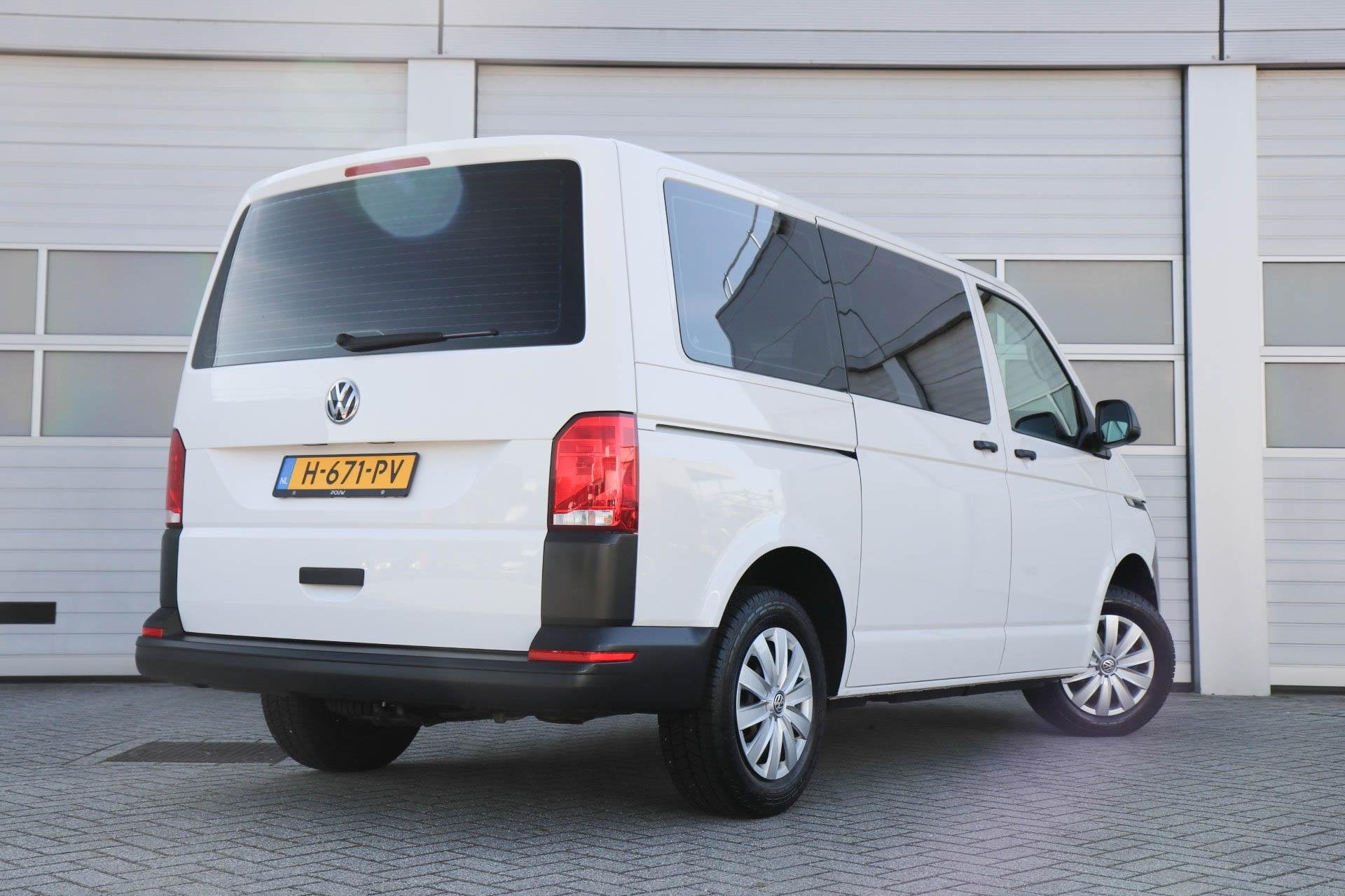 Volkswagen Transporter Kombi 2.0 TDI 110pk L1H1 | Airco | Bl, Auto's, Voorwielaandrijving, 12 maanden, Gebruikt, Wit