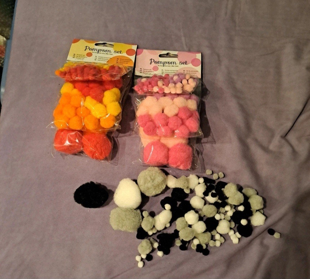 Pompom setjes en losse pompons voor knutselen, Ophalen of Verzenden, Zo goed als nieuw