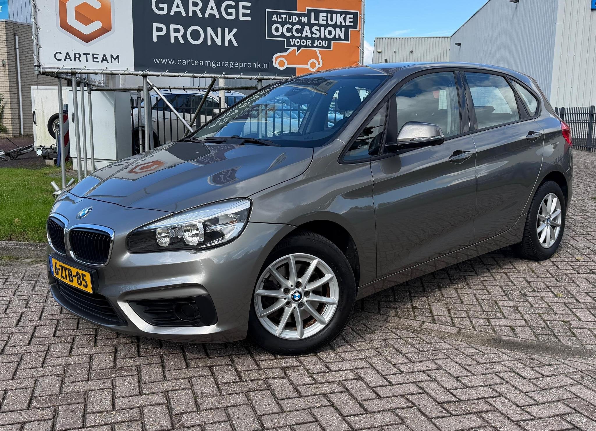 BMW 2-serie Active Tourer 218i, Auto's, Gebruikt, Euro 6, Origineel Nederlands, Zilver of Grijs