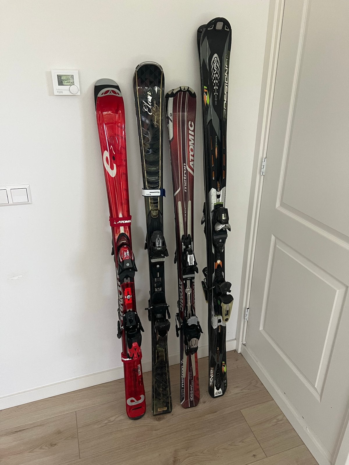 4 paar ski's: Atomic, Elan, Rossignol - Diverse lengtes, Ophalen, 140 tot 160 cm, Gebruikt, Atomic