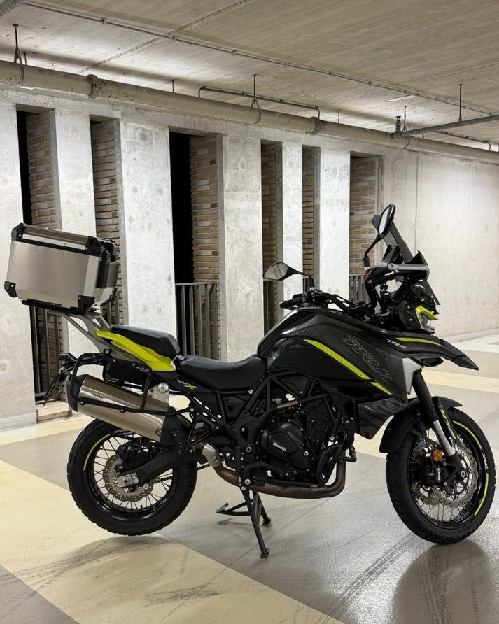 BENELLI TRK702X 2024 LAGE KILOMETERSTAND, DEALER ONDERHOUDEN, Motoren, Ophalen, Zo goed als nieuw