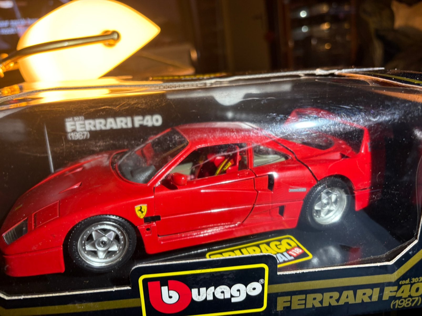 Ferrari.  F. 40. 1987.            Burago, Hobby en Vrije tijd, Ophalen of Verzenden, Zo goed als nieuw, Bburago