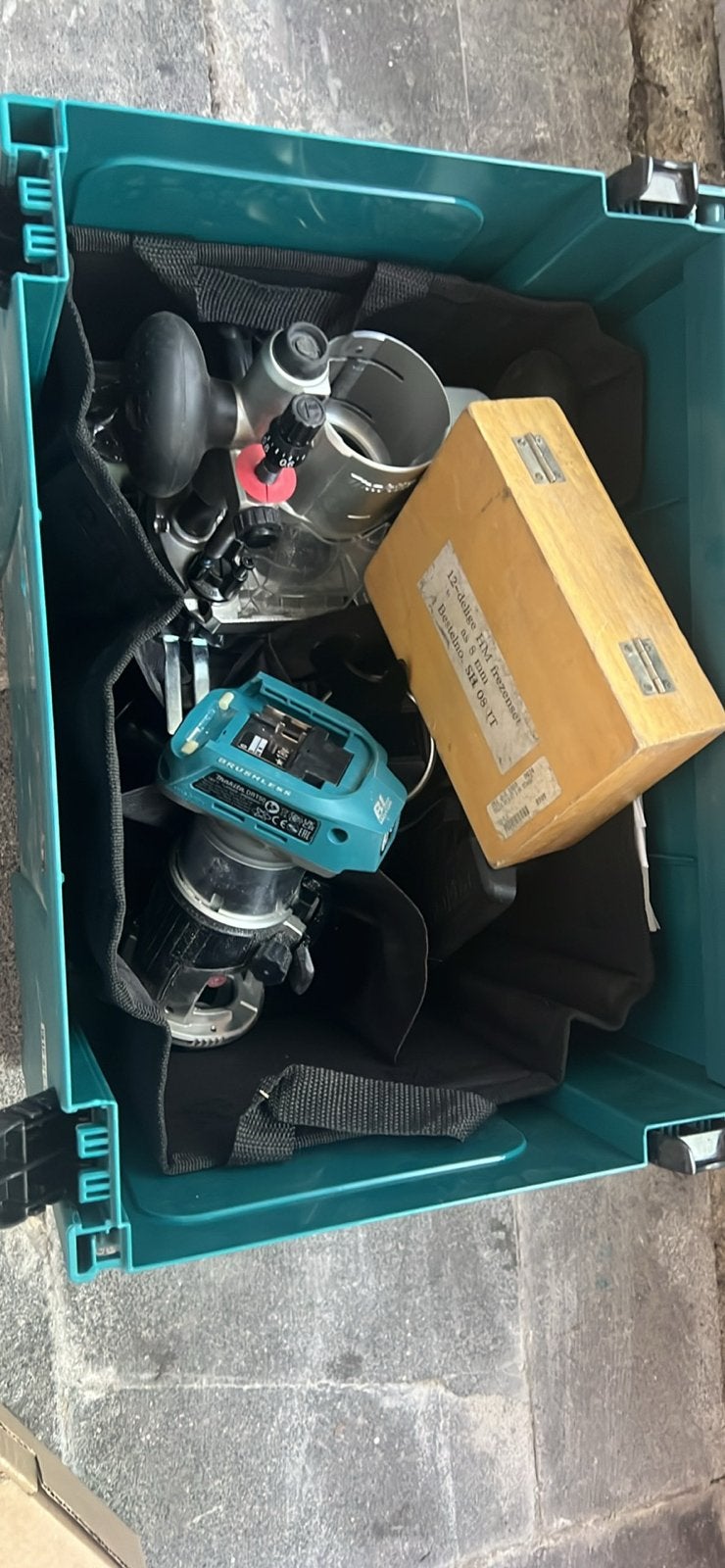 Makita Bovenfrees DRT50ZJX9 - Zo goed als nieuw, Doe-het-zelf en Verbouw, Gereedschap | Freesmachines, Ophalen of Verzenden, Zo goed als nieuw