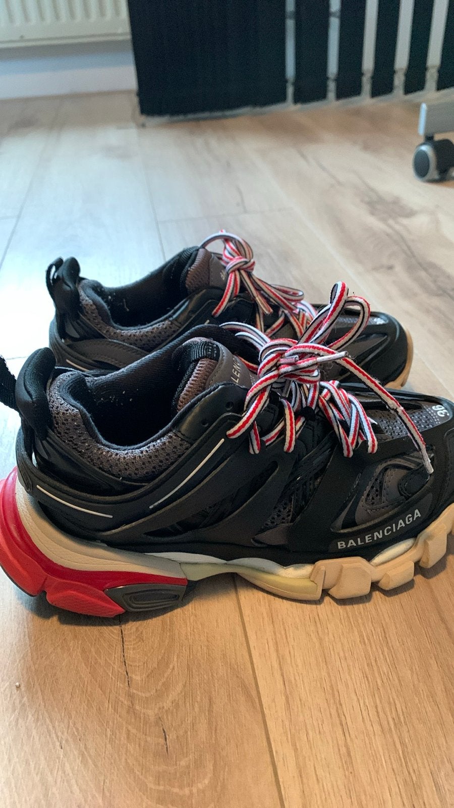 Balenciaga Track Sneakers Zwart/Rood Maat 36, Kleding | Dames, Ophalen, Zo goed als nieuw, Zwart, Sneakers of Gympen